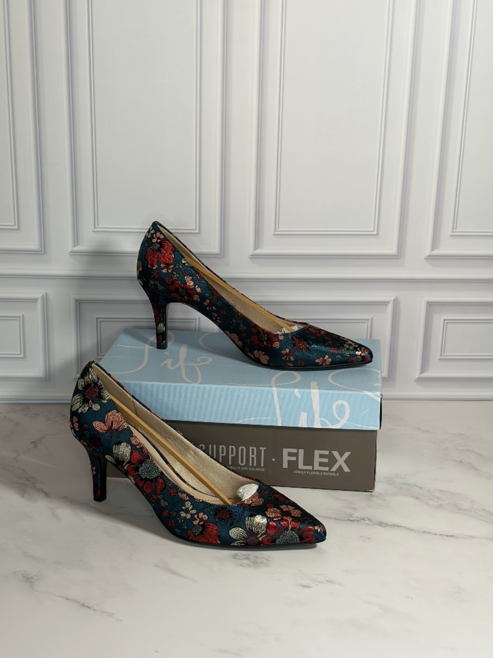 LifeStride Sevyn Navy Multi Floral Embroidered Pointed Toe Pumps 10M NIB